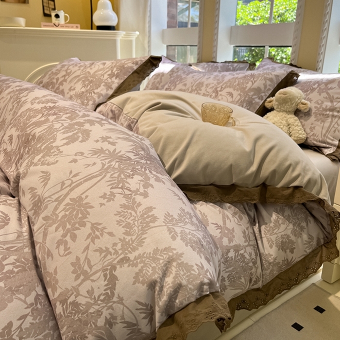 91家纺网 家纺一手货源 找家纺 沐辰 2024新款A类全棉磨毛花边款四件套 花边款-万木峥嵘