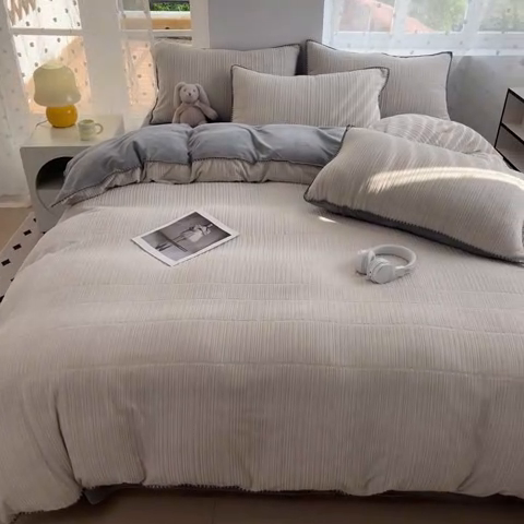 91家纺网 家纺一手货源 找家纺 晚依家纺 2024新款230g纯色立体雕花牛奶绒四件套贝壳边加厚保暖定制定做 香榭格调-珍珠灰
