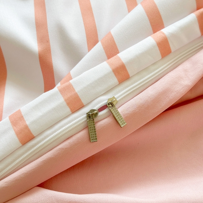 91家纺网 家纺一手货源 找家纺 花沐家居 2024新款亲肤云朵棉四件套加厚印花高克重磨毛四件套直播爆款 条纹粉