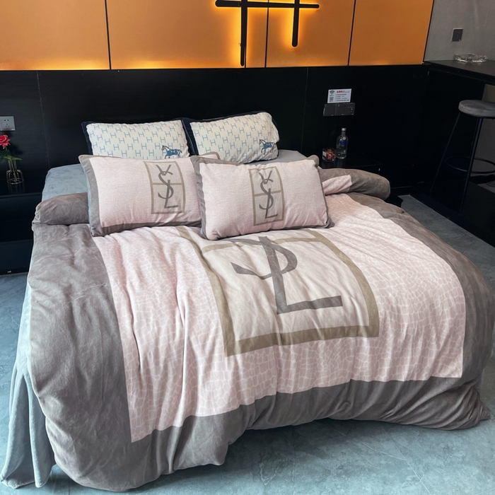 91家纺网 家纺一手货源 找家纺 2024新款大版数码印花四件套高克重双面加厚牛奶绒四件套 豹纹香水