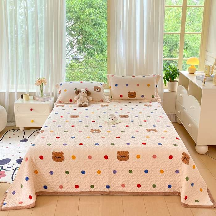 91家纺网 家纺一手货源 找家纺 赫梵茜 2024新款高克重牛奶绒夹棉单床盖 波点小熊