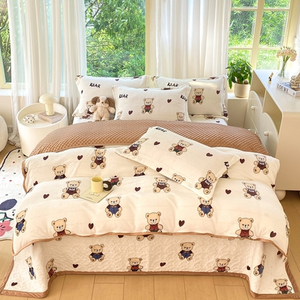 91家纺网 家纺一手货源 找家纺 赫梵茜 2024新款高克重安抚豆豆被套牛奶绒夹棉床盖四件套 布偶熊