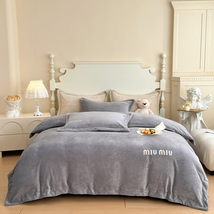 91家纺网 家纺一手货源 找家纺 （总）宜家坊 2024新款高克重9斤婴儿绒轻奢刺绣织带四件套