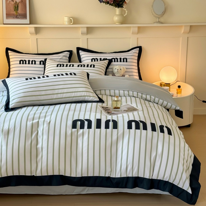 91家纺网 家纺一手货源 找家纺 花沐家居 2024新款亲肤云朵棉四件套加厚印花高克重磨毛四件套直播爆款 条纹绿