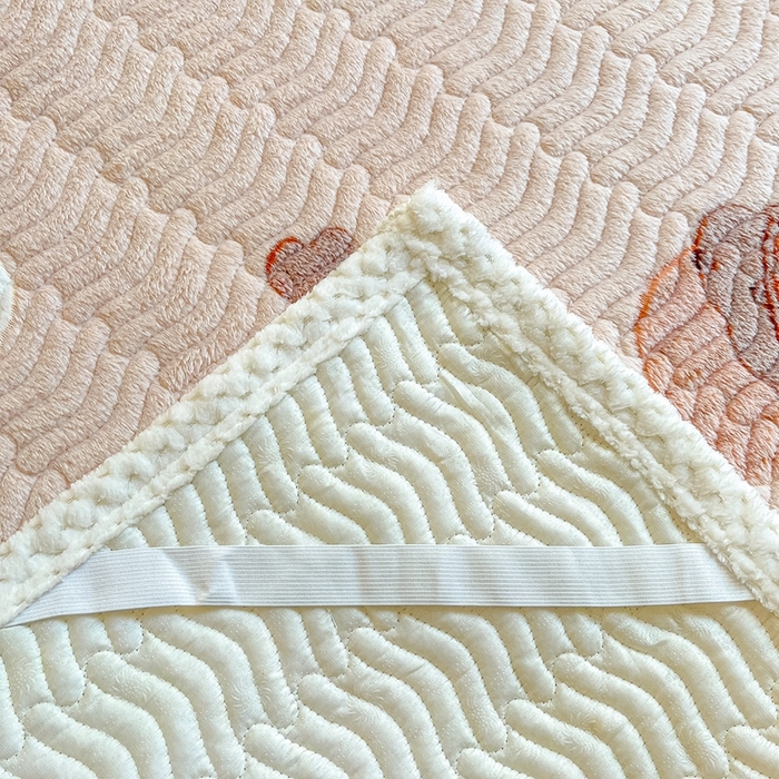 91家纺网 家纺一手货源 找家纺 川悦生活 2024新款A类印花雪花绒床垫加厚绒保暖床护垫 床垫巧克力熊