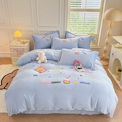芯贝儿 2024新款简约小清新加厚保暖牛奶绒毛巾绣花宝宝绒雕花绒法莱绒四件套 草莓蛋糕-天蓝