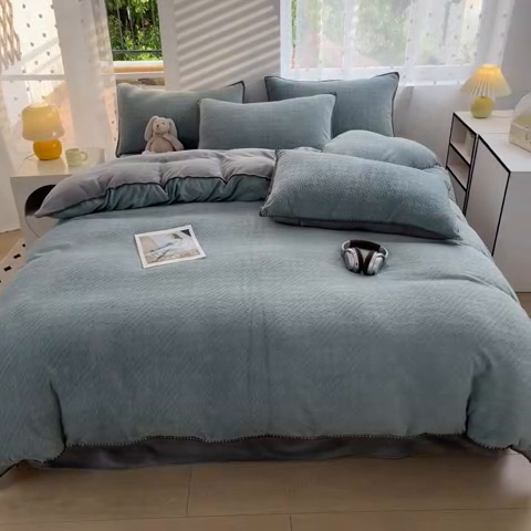 91家纺网 家纺一手货源 找家纺 晚依家纺 2024新款230g纯色立体雕花牛奶绒四件套贝壳边加厚保暖定制定做 语格-蔚蓝