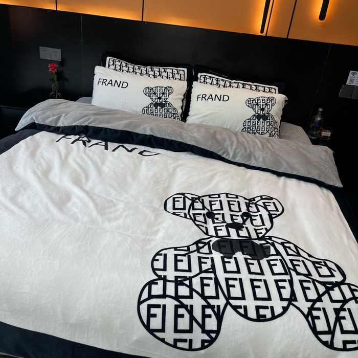 91家纺网 家纺一手货源 找家纺 2024新款大版数码印花四件套高克重双面加厚牛奶绒四件套 小白熊