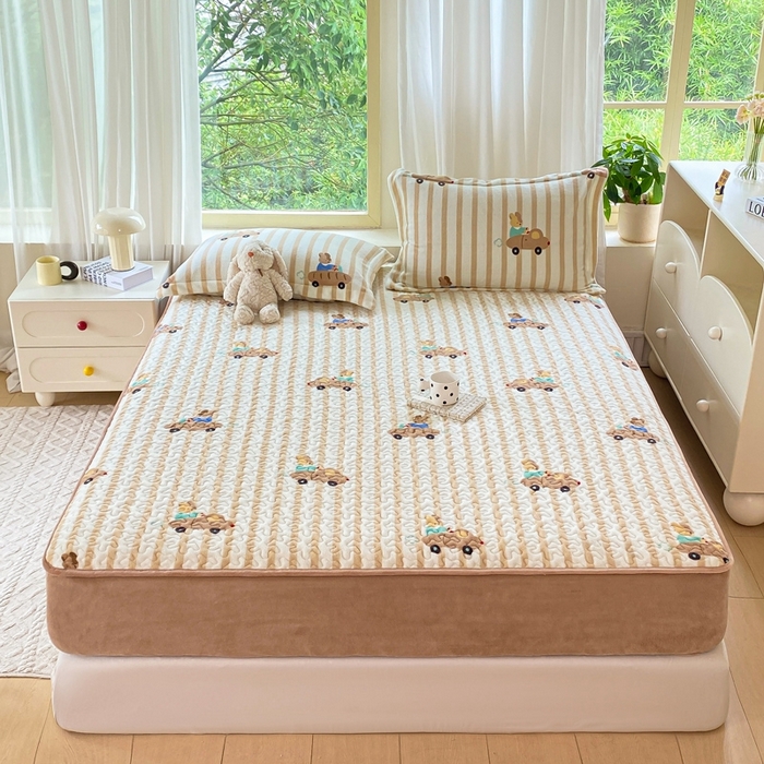 91家纺网 家纺一手货源 找家纺 赫梵茜 2024新款高克重安抚豆豆被套牛奶绒夹棉床笠四件套 萝卜小兔