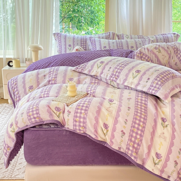 91家纺网 家纺一手货源 找家纺 赫梵茜 2024新款高克重安抚豆豆被套加厚牛奶绒床盖加厚牛奶绒夹棉床笠四件套 小春日和