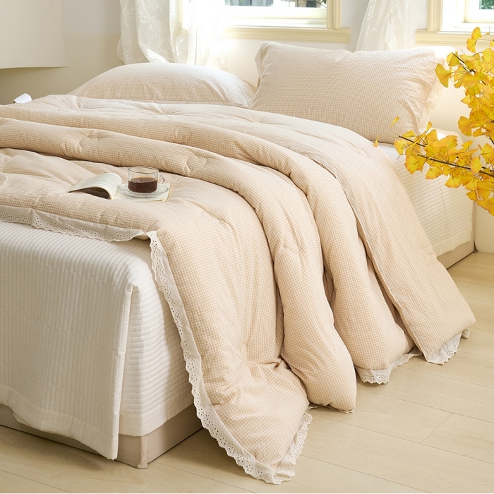 91家纺网 家纺一手货源 找家纺 久典家居 2024新款A类全棉色织水洗棉花边款大豆被 糖果卡其