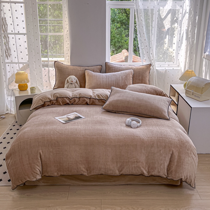 91家纺网 家纺一手货源 找家纺 晚依家纺 2024新款230g纯色立体雕花牛奶绒四件套贝壳边加厚保暖定制定做 香榭格调-杏