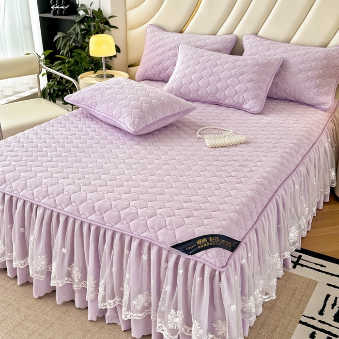 91家纺网 家纺一手货源 找家纺 品乐家纺 2024新款简约牛奶绒夹棉保暖床裙 浅紫