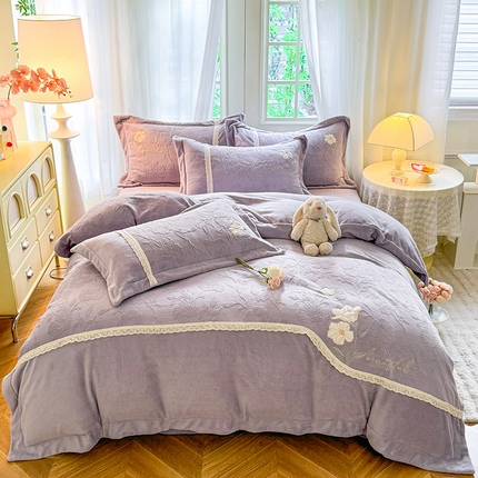 91家纺网 家纺一手货源 找家纺 （总）艾唯希家纺 2024新款韩式牛奶雕花绒工艺四件套