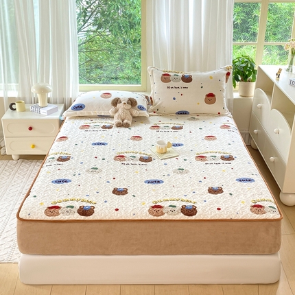 91家纺网 家纺一手货源 找家纺 赫梵茜 2024新款高克重安抚豆豆被套牛奶绒夹棉床笠四件套 复古小熊