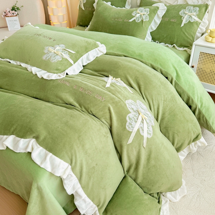 91家纺网 家纺一手货源 找家纺 宜家坊 2024秋冬韩版花边蕾丝刺绣加厚牛奶绒四件套（含无纺布手提袋） 花屿集-绿