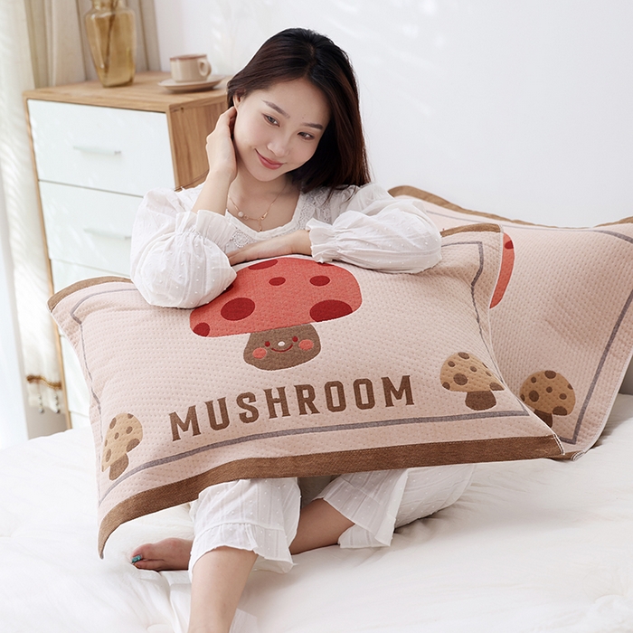 91家纺网 家纺一手货源 找家纺 朴尔家纺-毛巾被 2024年新款卡通定位纯棉四层纱布枕巾 萌趣蘑菇-红