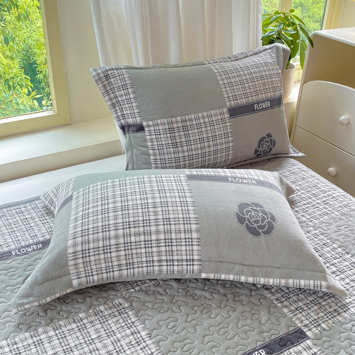 91家纺网 家纺一手货源 找家纺 赫梵茜 2024新款高克重安抚豆豆被套加厚牛奶绒床盖加厚牛奶绒夹棉床笠四件套 山茶花