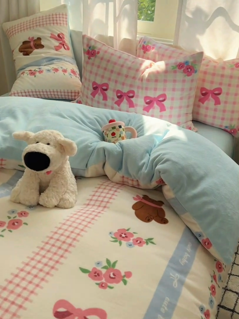 91家纺网 家纺一手货源 找家纺 桃喜 2024新秋冬新品卡通混搭牛奶绒系列四件套 花园小熊