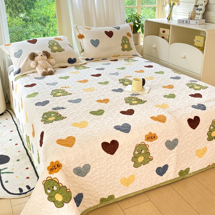 91家纺网 家纺一手货源 找家纺 赫梵茜 2024新款高克重牛奶绒夹棉单床盖 爱心恐龙