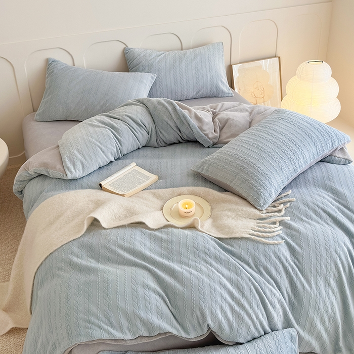 91家纺网 家纺一手货源 找家纺 2024新款雕花绒牛奶绒四件套--麦穗系列 麦穗蓝灰