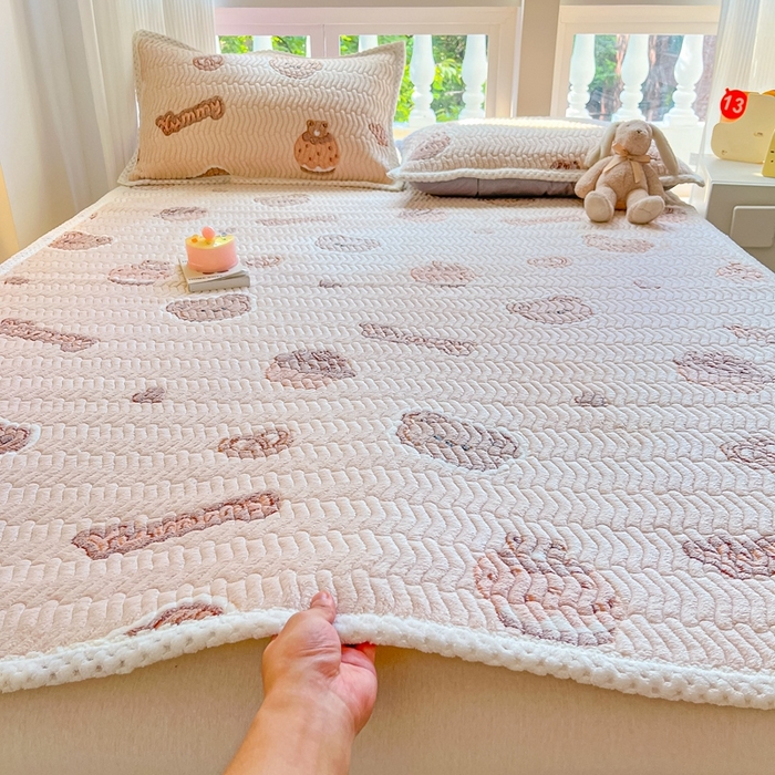 91家纺网 家纺一手货源 找家纺 川悦生活 2024新款A类印花雪花绒床垫加厚绒保暖床护垫 床垫巧克力熊