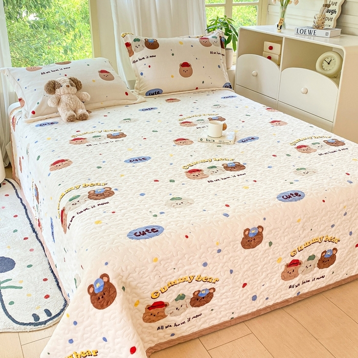 91家纺网 家纺一手货源 找家纺 赫梵茜 2024新款高克重安抚豆豆被套牛奶绒夹棉床盖四件套 复古小熊