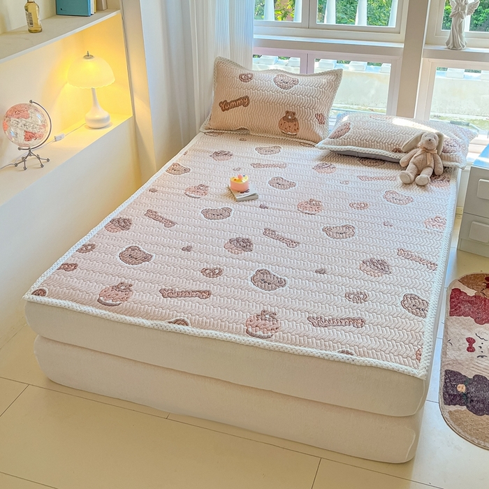 91家纺网 家纺一手货源 找家纺 川悦生活 2024新款A类印花雪花绒床垫加厚绒保暖床护垫 床垫巧克力熊