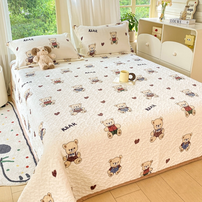 91家纺网 家纺一手货源 找家纺 赫梵茜 2024新款高克重安抚豆豆被套牛奶绒夹棉床盖四件套 布偶熊