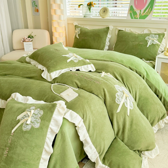 91家纺网 家纺一手货源 找家纺 宜家坊 2024秋冬韩版花边蕾丝刺绣加厚牛奶绒四件套（含无纺布手提袋） 花屿集-绿