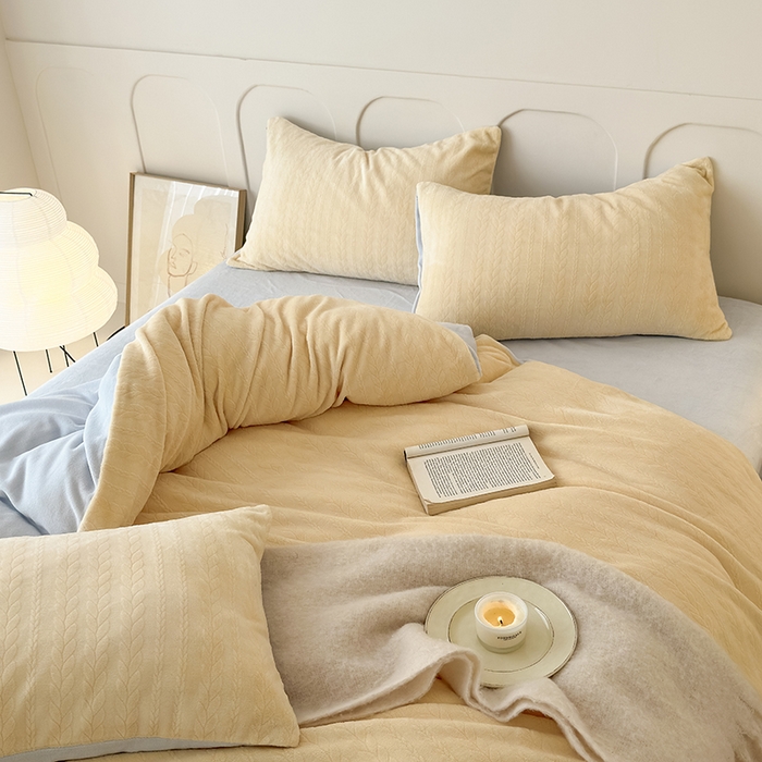 91家纺网 家纺一手货源 找家纺 2024新款雕花绒牛奶绒四件套--麦穗系列 麦穗黄蓝