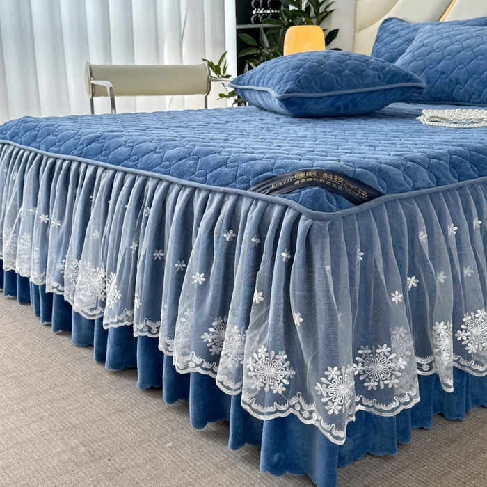 91家纺网 家纺一手货源 找家纺 品乐家纺 2024新款简约牛奶绒夹棉保暖床裙 宾利蓝