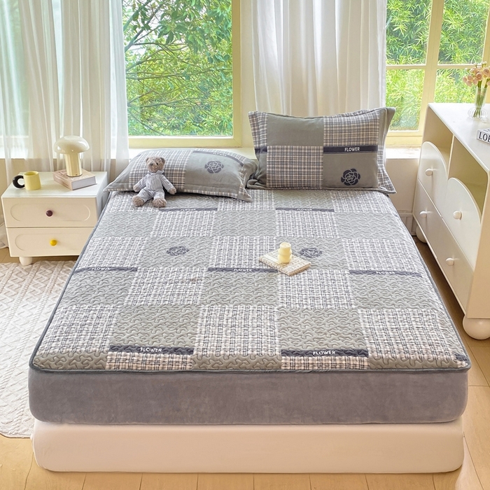 91家纺网 家纺一手货源 找家纺 赫梵茜 2024新款高克重安抚豆豆被套加厚牛奶绒床盖加厚牛奶绒夹棉床笠四件套 山茶花