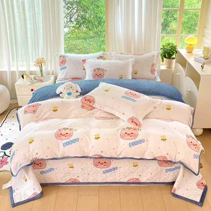 91家纺网 家纺一手货源 找家纺 赫梵茜 2024新款高克重安抚豆豆被套牛奶绒夹棉床盖四件套 小猪猪