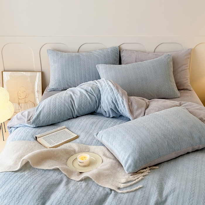 91家纺网 家纺一手货源 找家纺 2024新款雕花绒牛奶绒四件套--麦穗系列 麦穗蓝灰