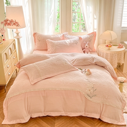 艾唯希家纺 2024新款韩式牛奶雕花绒工艺四件套 忆江南-粉
