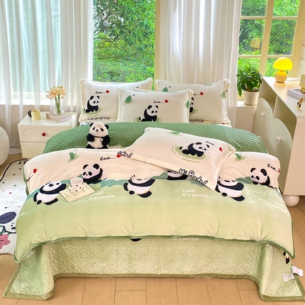 91家纺网 家纺一手货源 找家纺 赫梵茜 2024新款高克重安抚豆豆被套牛奶绒夹棉床盖四件套 熊猫乐园