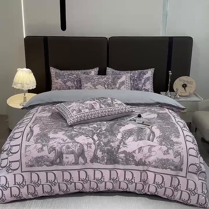 91家纺网 家纺一手货源 找家纺 花沐家居 2024新款亲肤云朵棉四件套加厚印花高克重磨毛四件套直播爆款 灰粉迪