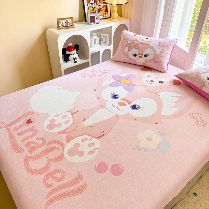 91家纺网 家纺一手货源 找家纺 ds生活馆 2026新款大版数码印花牛奶绒单床笠 玲娜贝尔