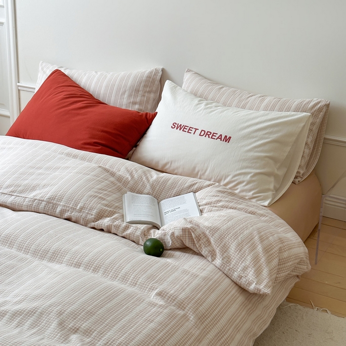 91家纺网 家纺一手货源 找家纺 艾沁家纺 2024新款40S全棉色织水洗提花条纹四件套 花漾-咖（配一对提花枕）