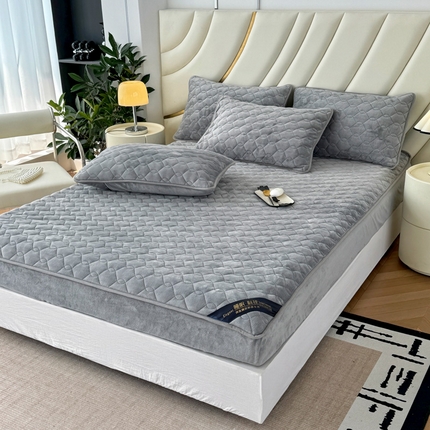 91家纺网 家纺一手货源 找家纺 （总）品乐家纺 2025新款简约牛奶绒加厚夹棉保暖床笠