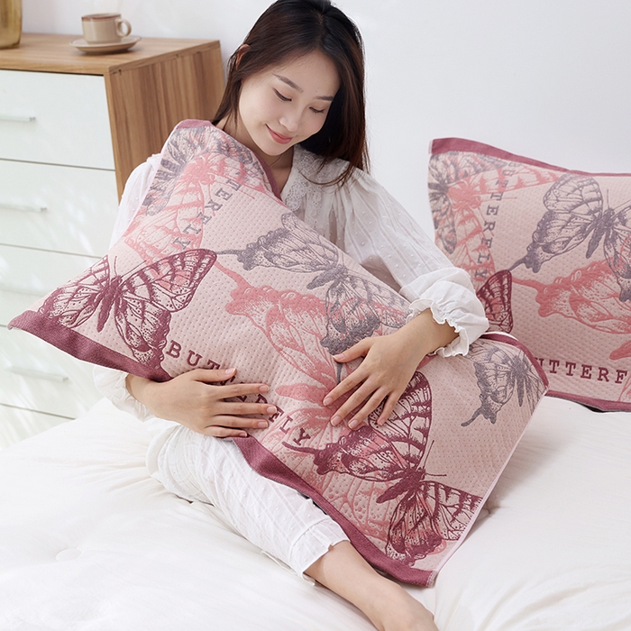 91家纺网 家纺一手货源 找家纺 朴尔家纺-毛巾被 2024年新款卡通定位纯棉四层纱布枕巾 梦幻蝶舞-粉