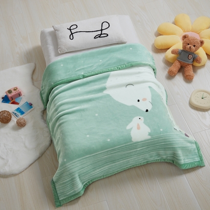91家纺网 家纺一手货源 找家纺 2025婴儿级A类儿童云毯幼儿园卡通毛毯超细柔婴童小毯子休闲沙发午睡办公室用毯（外贸跨境电商毯子） 大熊小兔绿