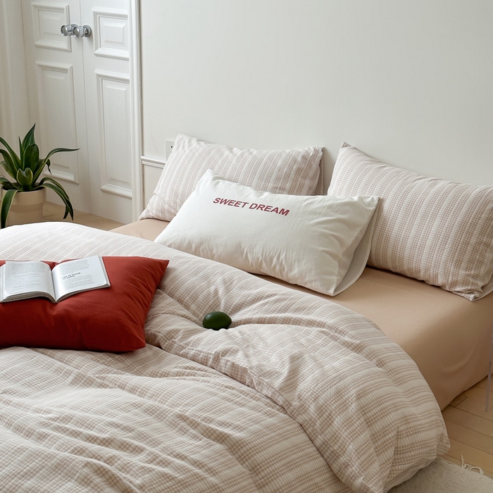 91家纺网 家纺一手货源 找家纺 艾沁家纺 2024新款40S全棉色织水洗提花条纹四件套 花漾-咖（配一对提花枕）