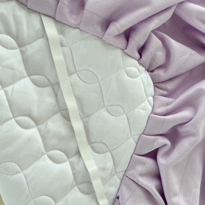 91家纺网 家纺一手货源 找家纺 品乐家纺 2024新款简约牛奶绒夹棉保暖床裙 浅紫