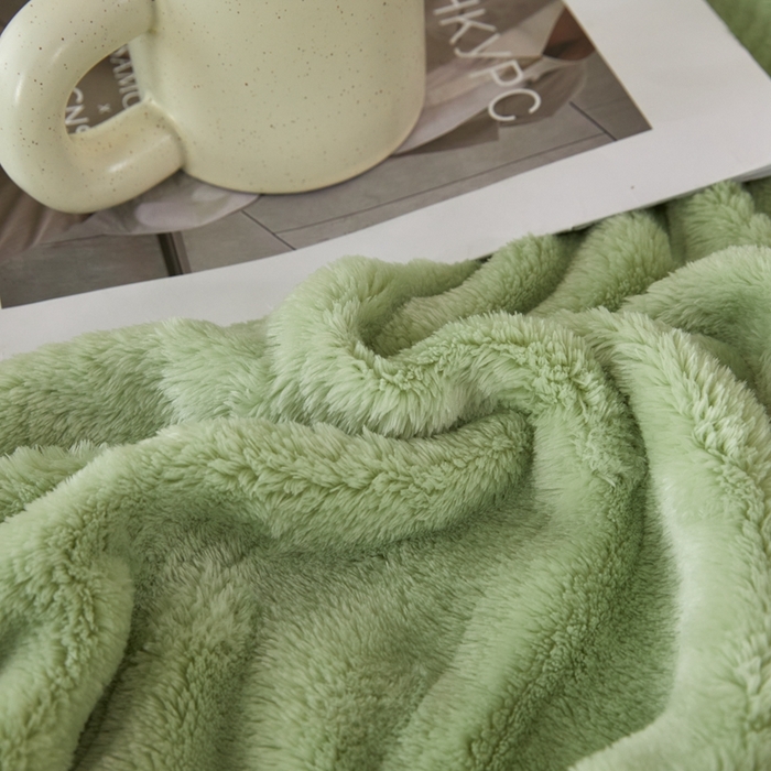 91家纺网 家纺一手货源 找家纺 可思家纺 2024新款纯色仿兔绒泡泡绒毛毯家用四级毯午睡毯 条纹人生抹茶绿