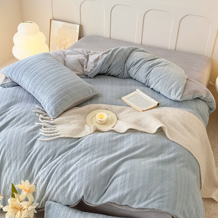 91家纺网 家纺一手货源 找家纺 2024新款雕花绒牛奶绒四件套--麦穗系列 麦穗蓝灰