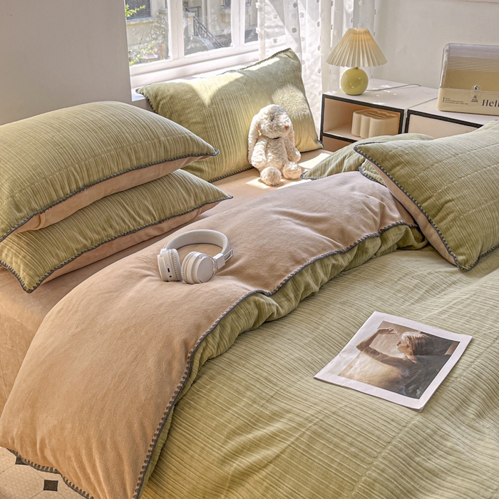 91家纺网 家纺一手货源 找家纺 晚依家纺 2024新款230g纯色立体雕花牛奶绒四件套贝壳边加厚保暖定制定做 香榭格调-果茶绿