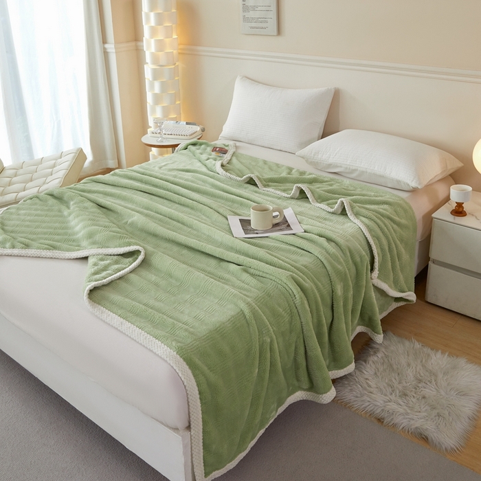 91家纺网 家纺一手货源 找家纺 可思家纺 2024新款纯色仿兔绒泡泡绒毛毯家用四级毯午睡毯 条纹人生抹茶绿