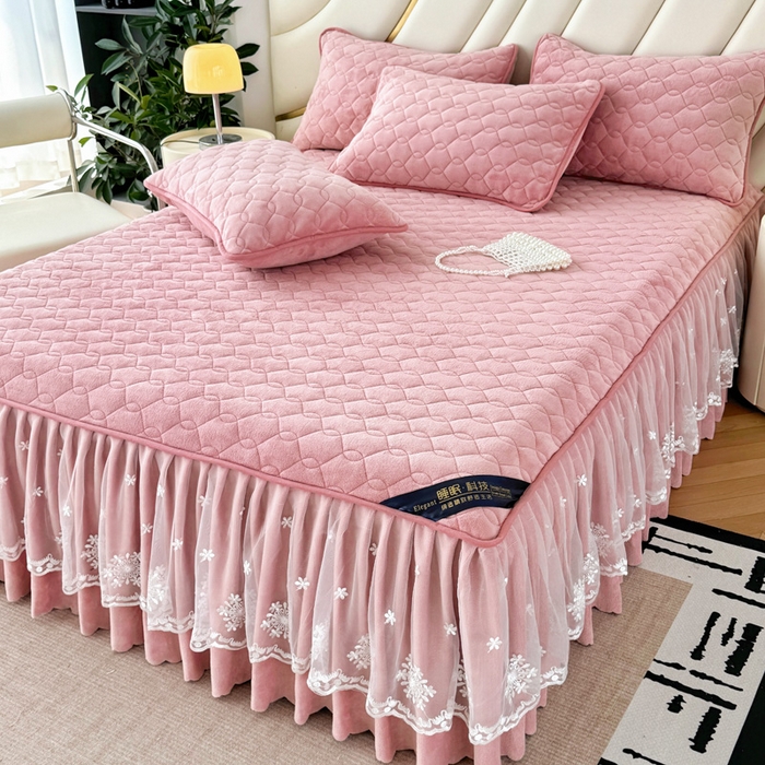 91家纺网 家纺一手货源 找家纺 品乐家纺 2024新款简约牛奶绒夹棉保暖床裙 豆沙